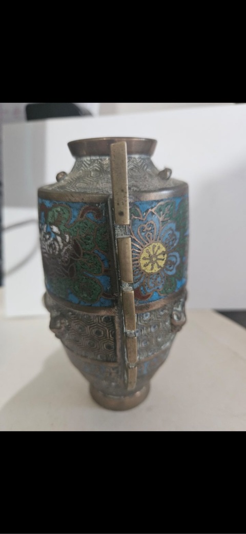 古玩陶瓷花卉紋瓶真品鑒賞圖