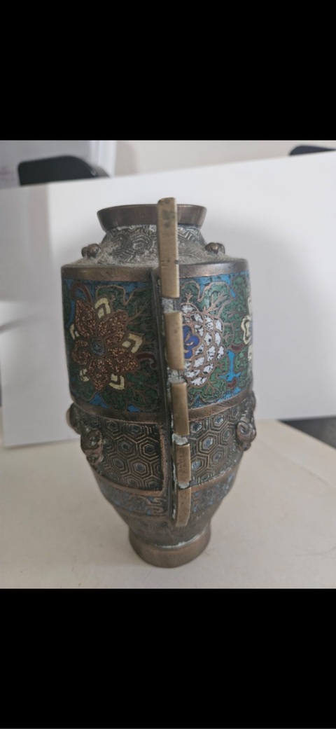 古玩陶瓷花卉紋瓶真品鑒賞圖