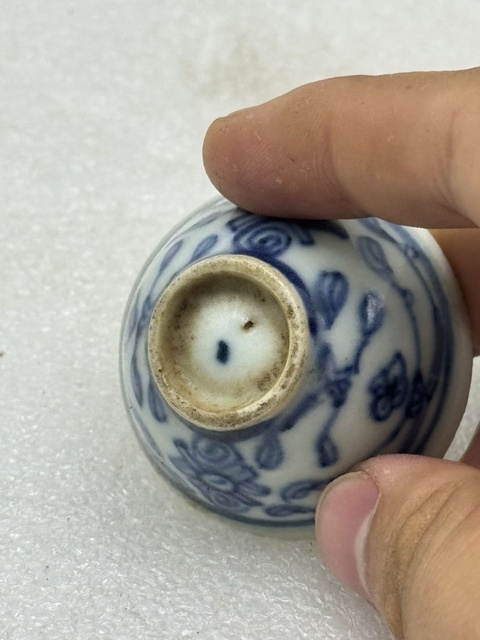 古玩陶瓷清中期.青花淡描花卉杯一對拍賣，當(dāng)前價(jià)格698元