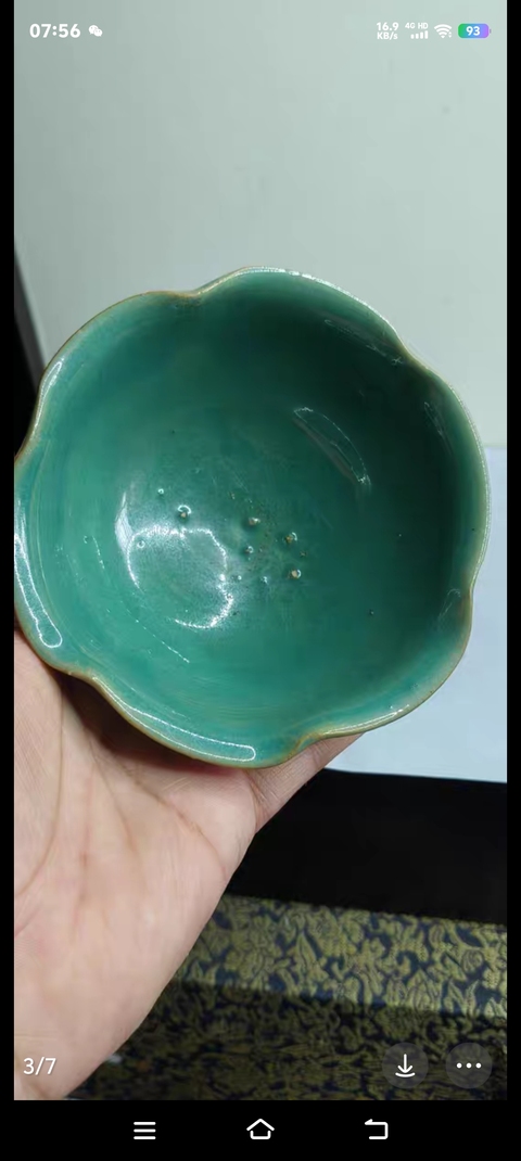 古玩陶瓷孔雀綠釉花口碗真品鑒賞圖