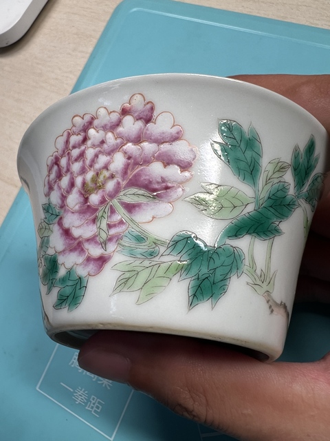 古玩陶瓷粉彩花卉紋馬蹄杯真品鑒賞圖