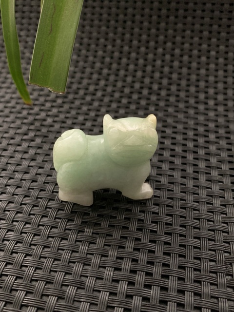 古玩玉器清代翡翠雕“瑞獸”把件拍賣，當前價格13000元