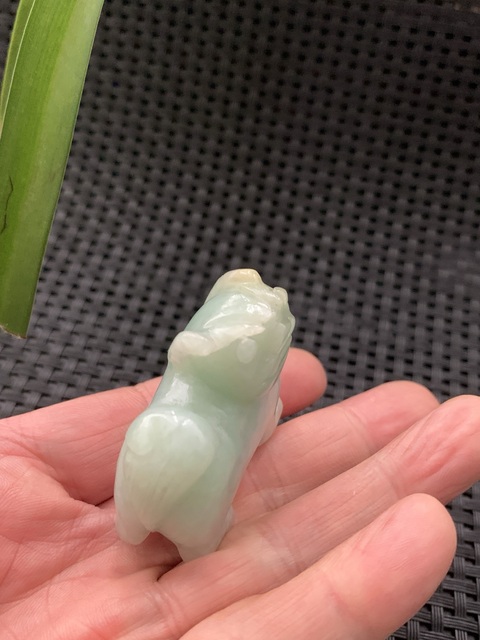古玩玉器清代翡翠雕“瑞獸”把件拍賣，當前價格13000元