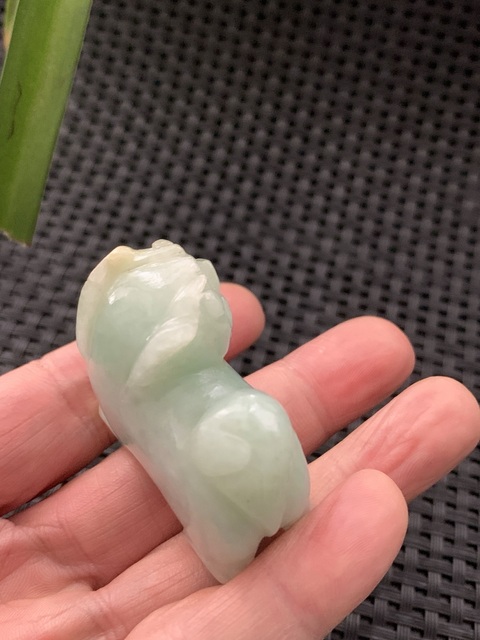古玩玉器清代翡翠雕“瑞獸”把件拍賣，當前價格13000元