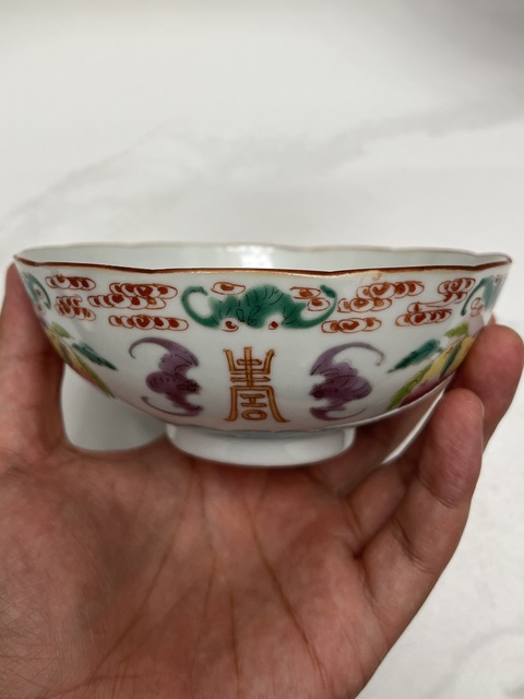 古玩陶瓷盤腸結款福壽紋粉彩碗真品鑒賞圖