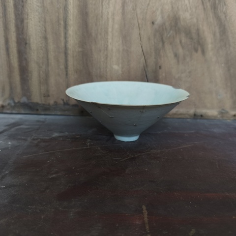古玩陶瓷青白釉花卉紋斗笠盞真品鑒賞圖