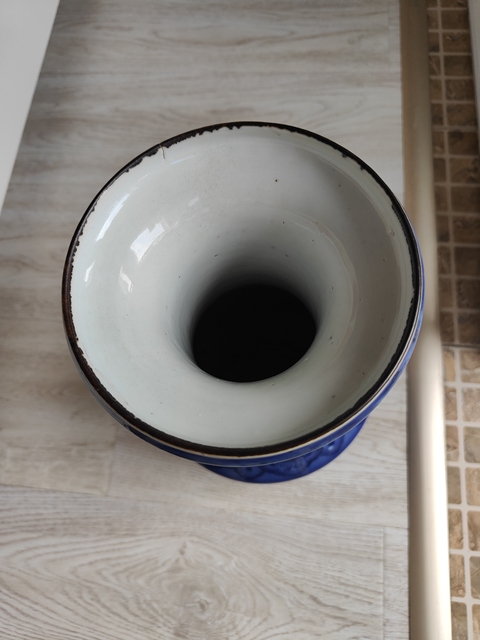 古玩陶瓷藍(lán)上藍(lán)夔龍紋盤口瓶，注意品相真品鑒賞圖