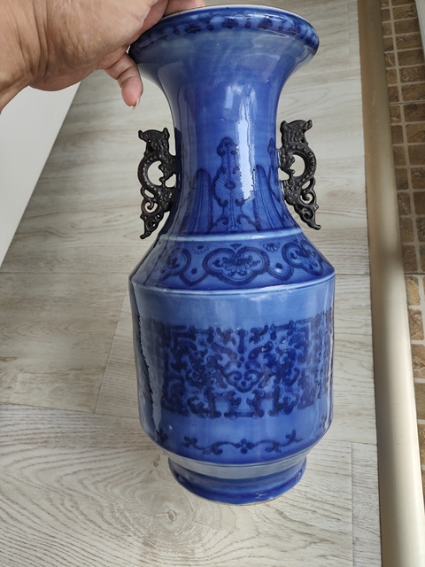 古玩陶瓷藍(lán)上藍(lán)夔龍紋盤口瓶，注意品相真品鑒賞圖
