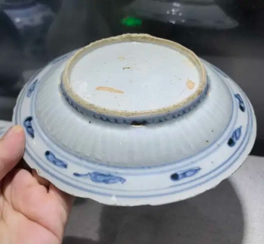 古玩陶瓷麒麟望月青花盤真品鑒賞圖