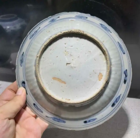 古玩陶瓷麒麟望月青花盤真品鑒賞圖