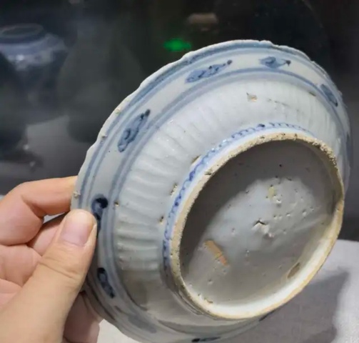 古玩陶瓷麒麟望月青花盤真品鑒賞圖