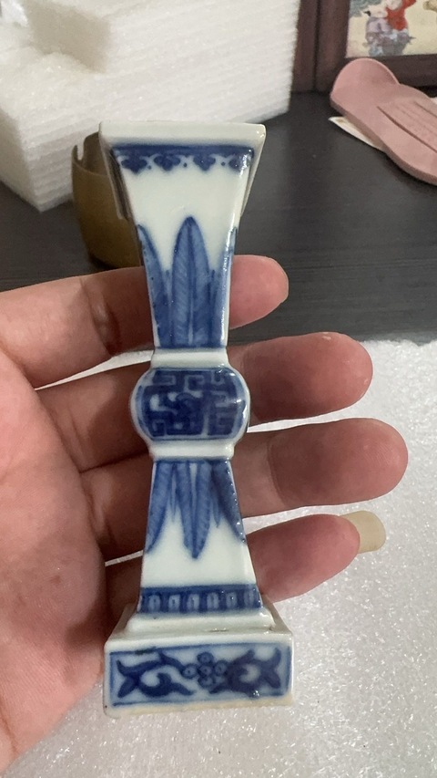 古玩陶瓷青花燭臺真品鑒賞圖