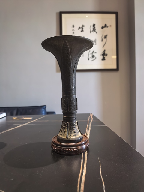古玩銅器清中晚仿商周饕餮紋銅觚拍賣，當前價格9999元
