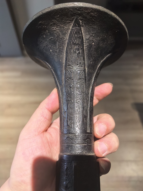 古玩銅器清中晚仿商周饕餮紋銅觚拍賣，當前價格9999元