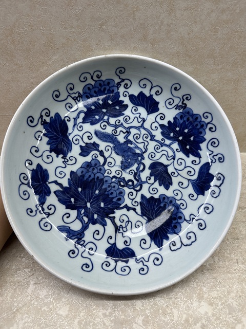 古玩陶瓷清康熙青花松鼠葡萄紋臥盤拍賣,當前價格20000元
