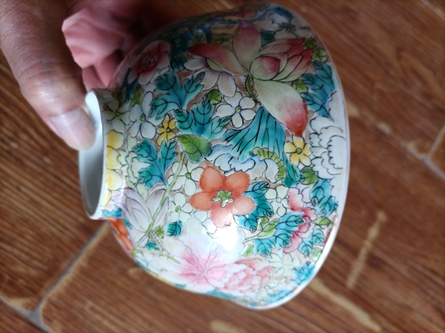 古玩陶瓷粉彩百花紋茶碗真品鑒賞圖