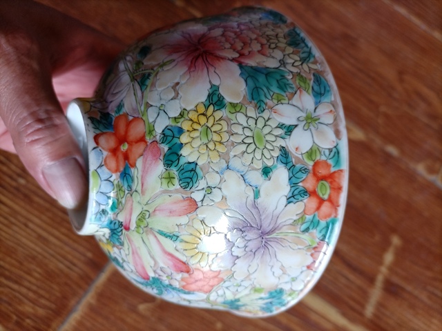 古玩陶瓷粉彩百花紋茶碗真品鑒賞圖