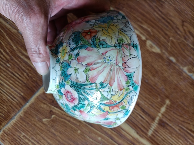 古玩陶瓷粉彩百花紋茶碗真品鑒賞圖