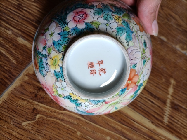 古玩陶瓷粉彩百花紋茶碗真品鑒賞圖