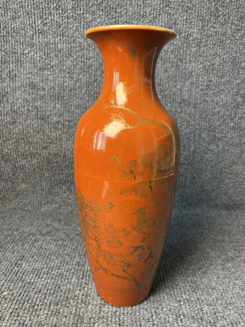 古玩陶瓷珊瑚紅地描金錦雞牡丹紋觀音瓶真品鑒賞圖