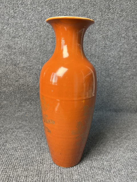 古玩陶瓷珊瑚紅地描金錦雞牡丹紋觀音瓶真品鑒賞圖