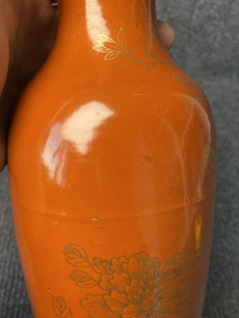 古玩陶瓷珊瑚紅地描金錦雞牡丹紋觀音瓶真品鑒賞圖