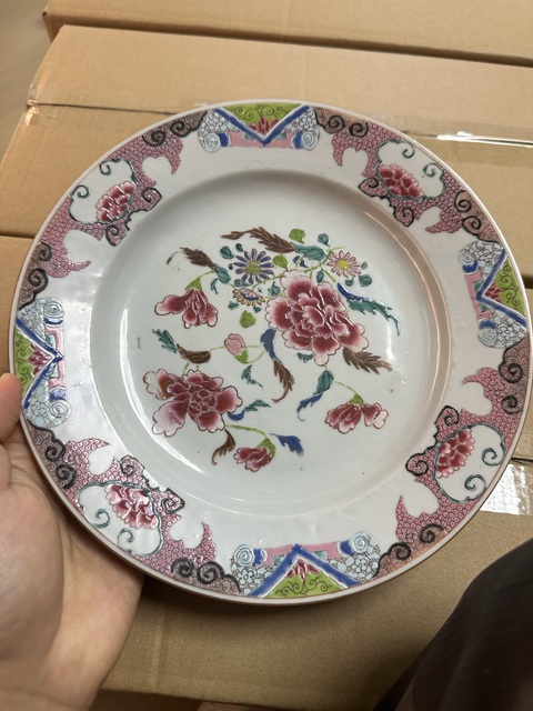 古玩陶瓷花卉紋粉彩盤真品鑒賞圖