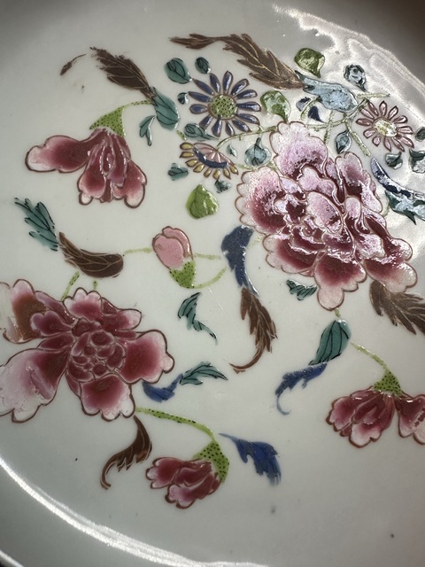 古玩陶瓷花卉紋粉彩盤真品鑒賞圖