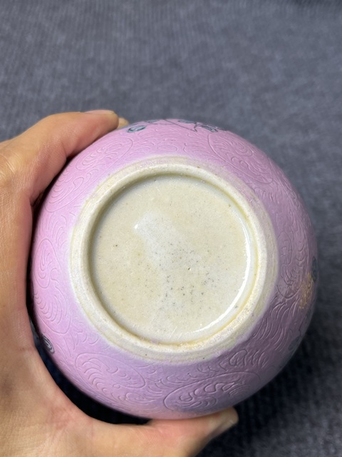 古玩陶瓷粉地軋道粉彩花卉紋罐真品鑒賞圖