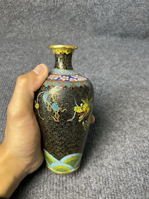 古玩雜項銅胎掐絲琺瑯雙龍戲珠紋觀音瓶真品鑒賞圖