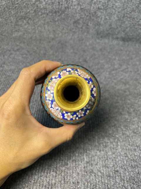 古玩雜項銅胎掐絲琺瑯雙龍戲珠紋觀音瓶真品鑒賞圖