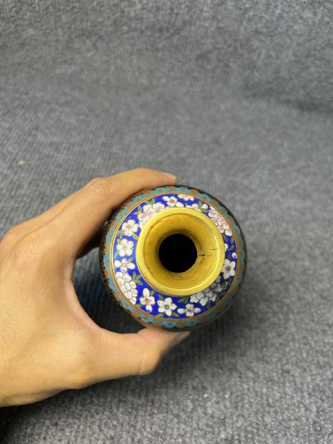 古玩雜項銅胎掐絲琺瑯雙龍戲珠紋觀音瓶真品鑒賞圖