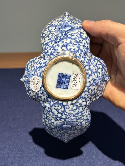 古玩陶瓷青花淡描花卉紋茶船真品鑒賞圖