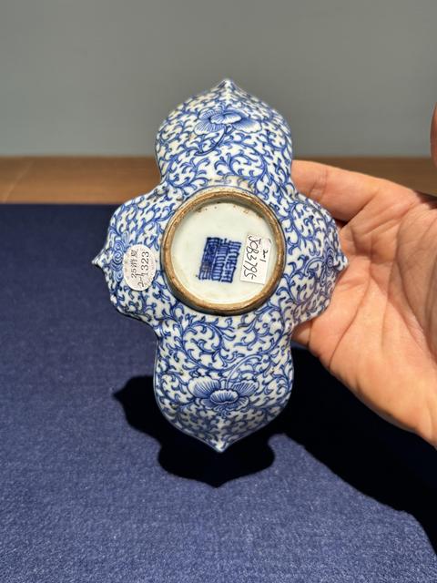 古玩陶瓷青花淡描花卉紋茶船真品鑒賞圖