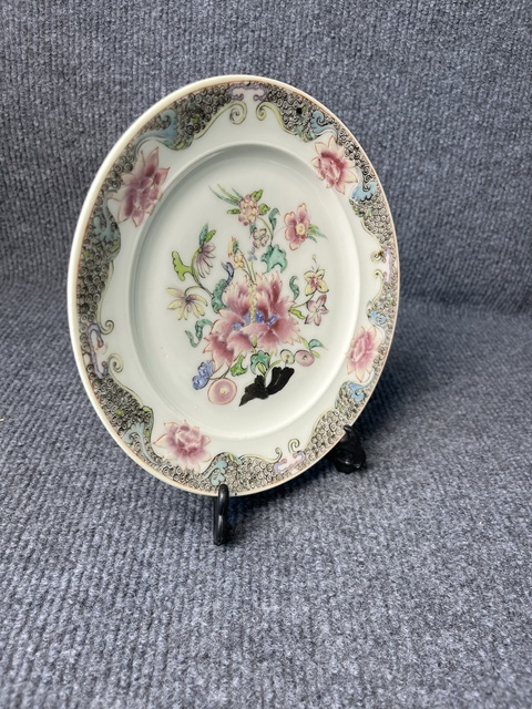 古玩陶瓷粉彩花卉紋盤真品鑒賞圖