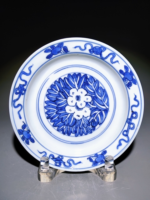 古玩陶瓷花卉紋青花盤真品鑒賞圖