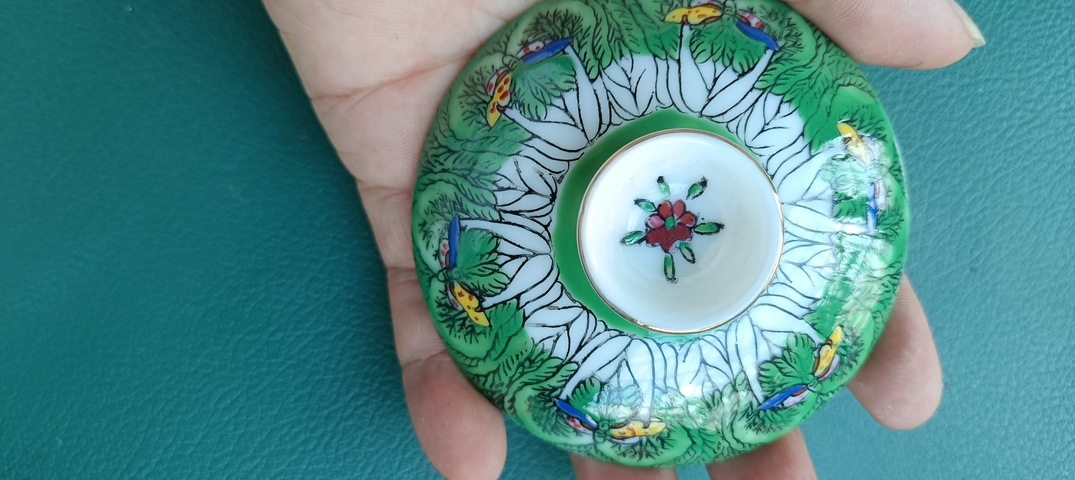 古玩陶瓷廣彩白菜紋蓋碗真品鑒賞圖