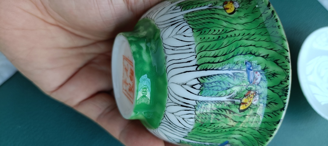 古玩陶瓷廣彩白菜紋蓋碗真品鑒賞圖