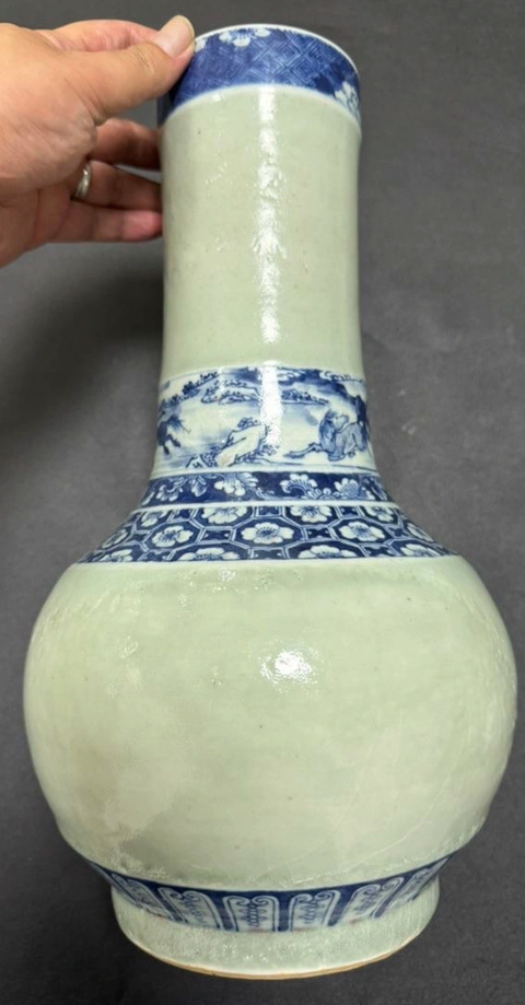 古玩陶瓷豆青釉青花八駿圖長頸瓶真品鑒賞圖