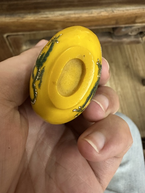 古玩陶瓷料器龍紋鼻煙壺真品鑒賞圖