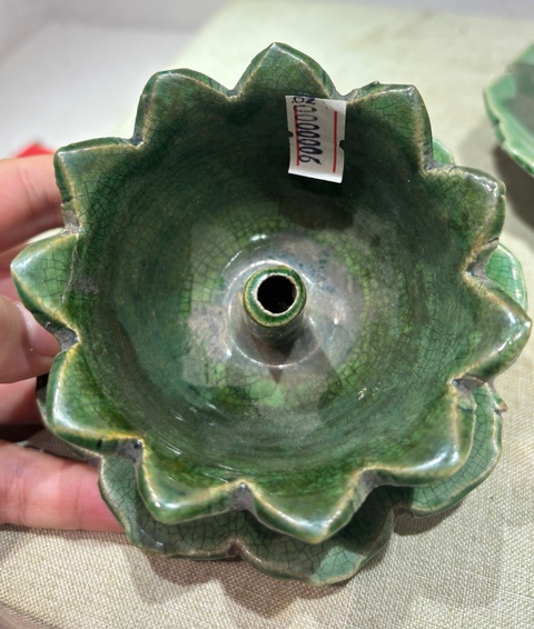 古玩陶瓷清晚期 綠釉蓮瓣燭臺(地方窯口)真品鑒賞圖