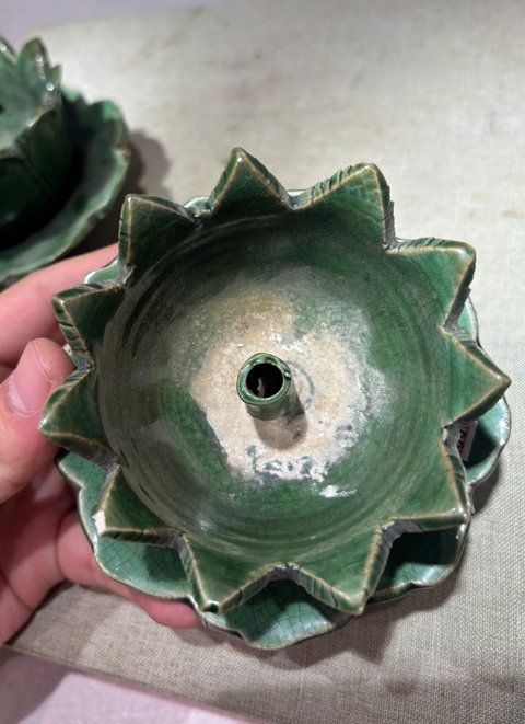 古玩陶瓷清晚期 綠釉蓮瓣燭臺(地方窯口)真品鑒賞圖