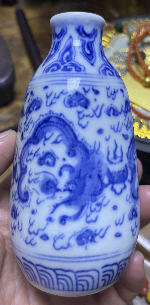 古玩陶瓷龍紋青花瓶真品鑒賞圖