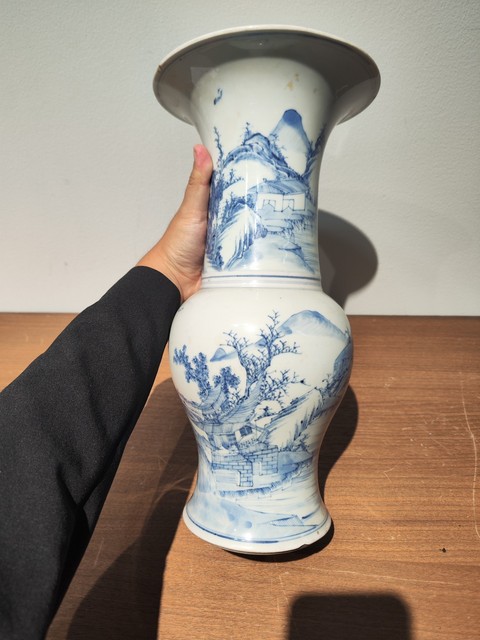古玩陶瓷青花山水人物鳳尾尊真品鑒賞圖