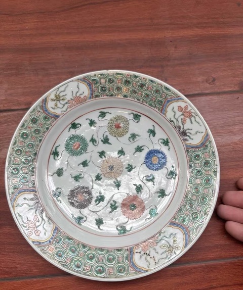 古玩陶瓷清康熙 青花纏枝花卉紋折沿盤真品鑒賞圖