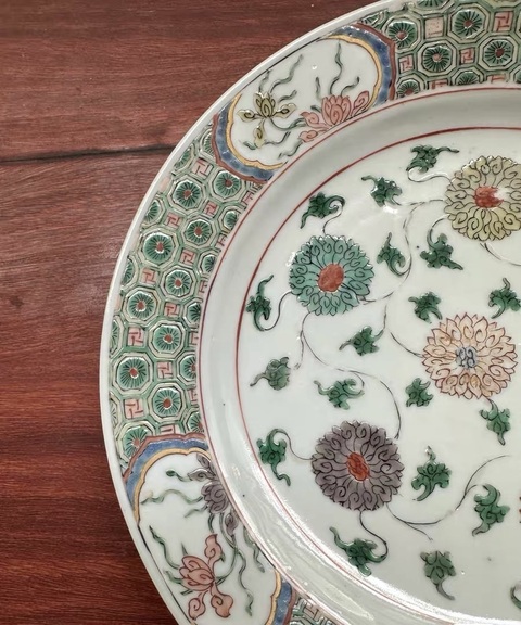 古玩陶瓷清康熙 青花纏枝花卉紋折沿盤真品鑒賞圖