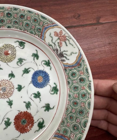 古玩陶瓷清康熙 青花纏枝花卉紋折沿盤真品鑒賞圖