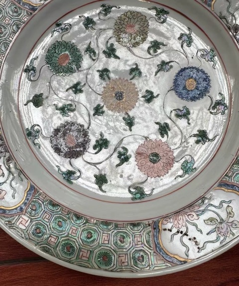 古玩陶瓷清康熙 青花纏枝花卉紋折沿盤真品鑒賞圖