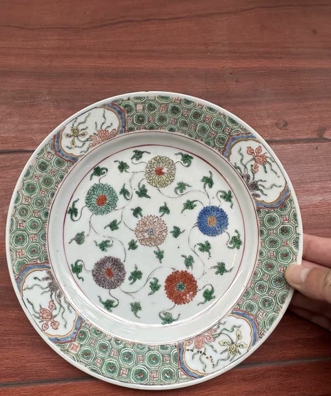 古玩陶瓷清康熙 青花纏枝花卉紋折沿盤真品鑒賞圖