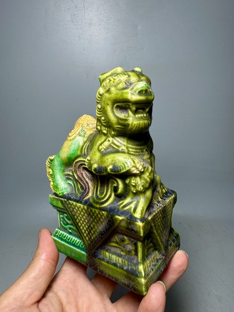 古玩陶瓷案頭獅拍賣，當前價格138元